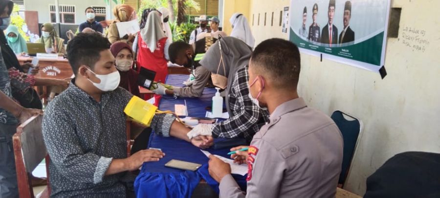 Polres Wakatobi Vaksinasi Serentak Pelajar di SMA Negeri 1 Wangi-wangi